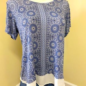 Geometric patterned top